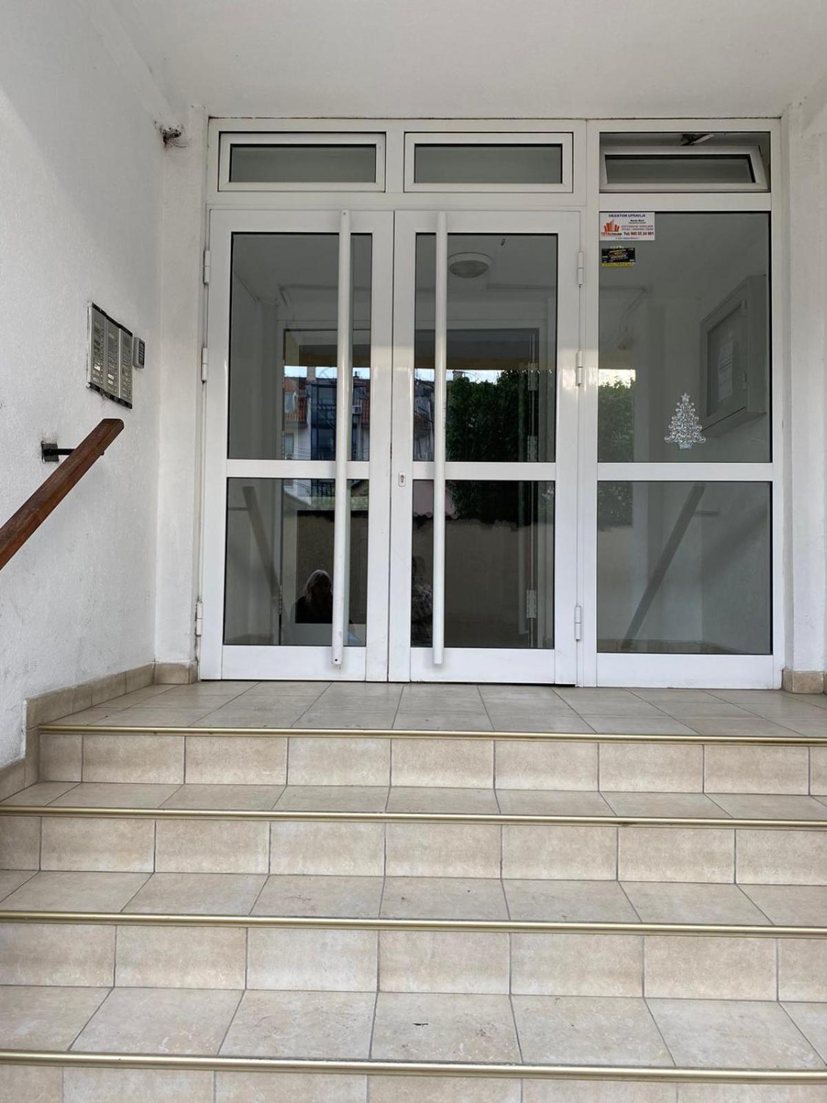 קראלג'בו Apartman Riva מראה חיצוני תמונה